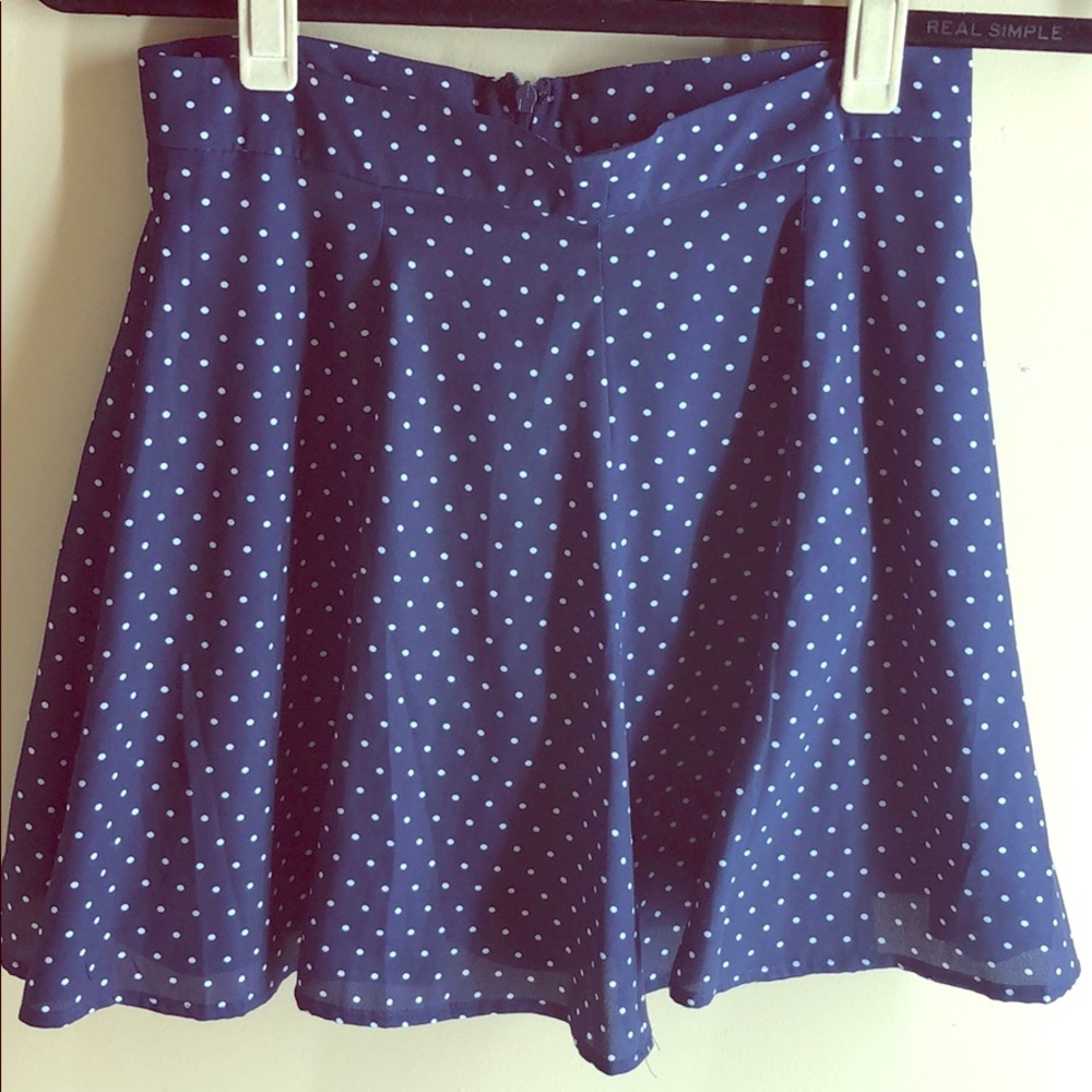 Flowy skirt - fits high waisted then flows out